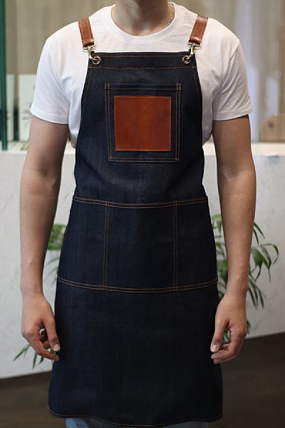 Ποδιά Τζιν Μπλέ με Δερμάτινη Τσέπη